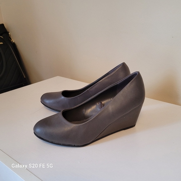 Shoes - Picture 2 of 2